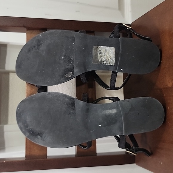 Shoedazzle Black Sandal With Gold Chain Detail 8 - Picture 6 of 7